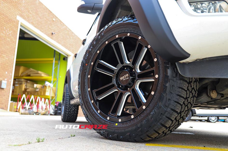 FORD RANGER MO982 GLOSS BLACK MILLED